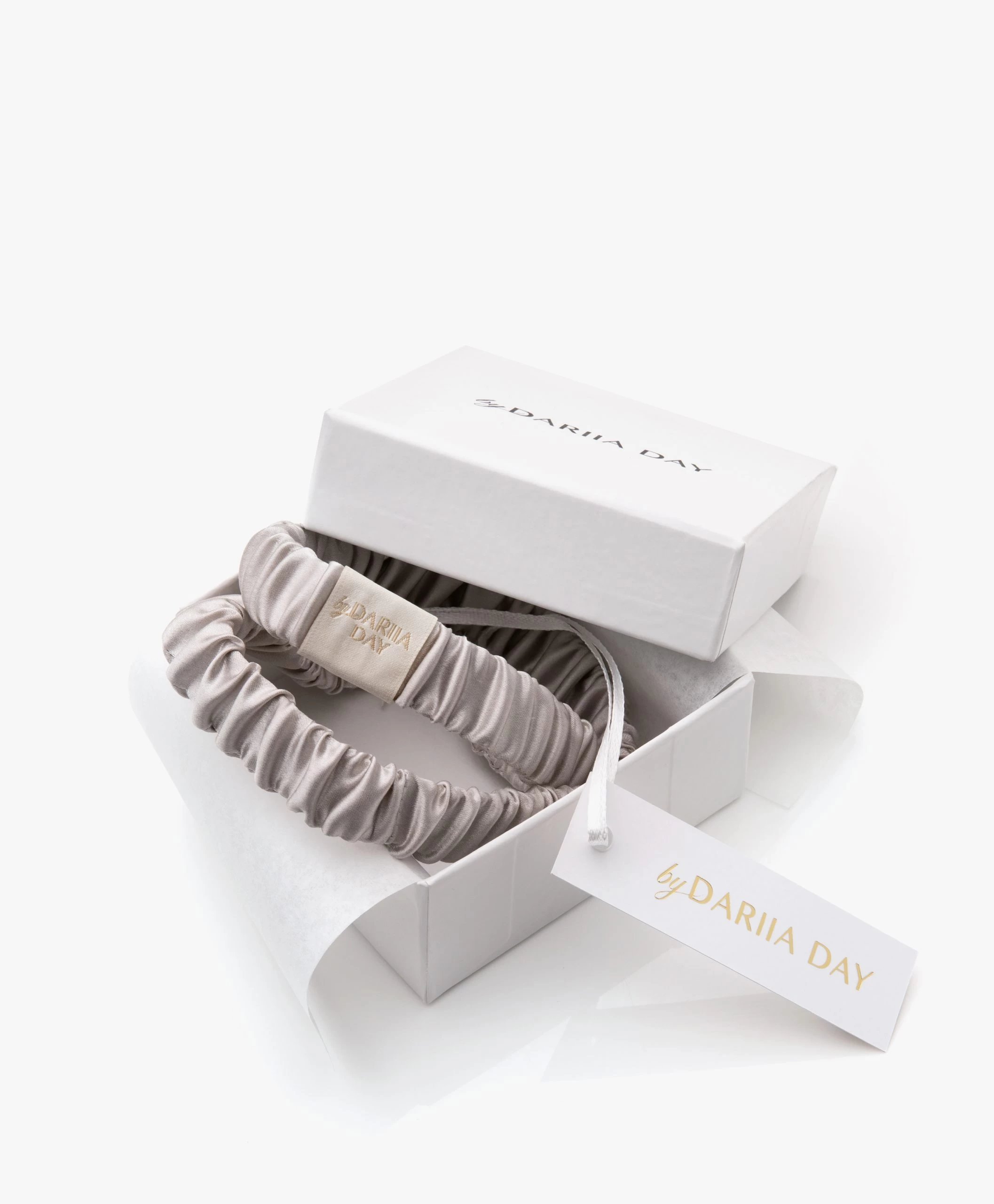 By Dariia Day Mulberry Zijden Haarband - Zilvergrijs 5 By Dariia Day Mulberry Zijden Haarband - Zilvergrijs - Afbeelding 3