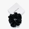 By Dariia Day Mulberry Zijden Scrunchie Medium - Midnight Black 1 By Dariia Day Mulberry Zijden Scrunchie Medium - Midnight Black -Boetiek Modewinkel 12fa6ebf 5711 4b42 bc03 94519d165300
