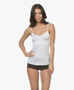 Hanro Satin Deluxe Spaghetti Top - Off-White 15 Hanro Satin Deluxe Spaghetti Top - Off-White -Boetiek Modewinkel 181220 HANRO Touch Feeling Low rise Short Zwart 171
