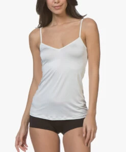 Hanro Satin Deluxe Spaghetti Top - Off-White 14 Hanro Satin Deluxe Spaghetti Top - Off-White -Boetiek Modewinkel 181220 HANRO Touch Feeling Low rise Short Zwart 173