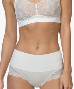 Spanx® Undie-Tectable Lace Hi-Hipster - Powder 14 Spanx® Undie-Tectable Lace Hi-Hipster - Powder -Boetiek Modewinkel 190404 SPANX Undie tectable Lace Hi Hipster Powder 17