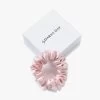 By Dariia Day Mulberry Zijden Scrunchie Small - Blush Pink -Boetiek Modewinkel 190fad94 bb5a 4d45 a95f 9171c1984b51