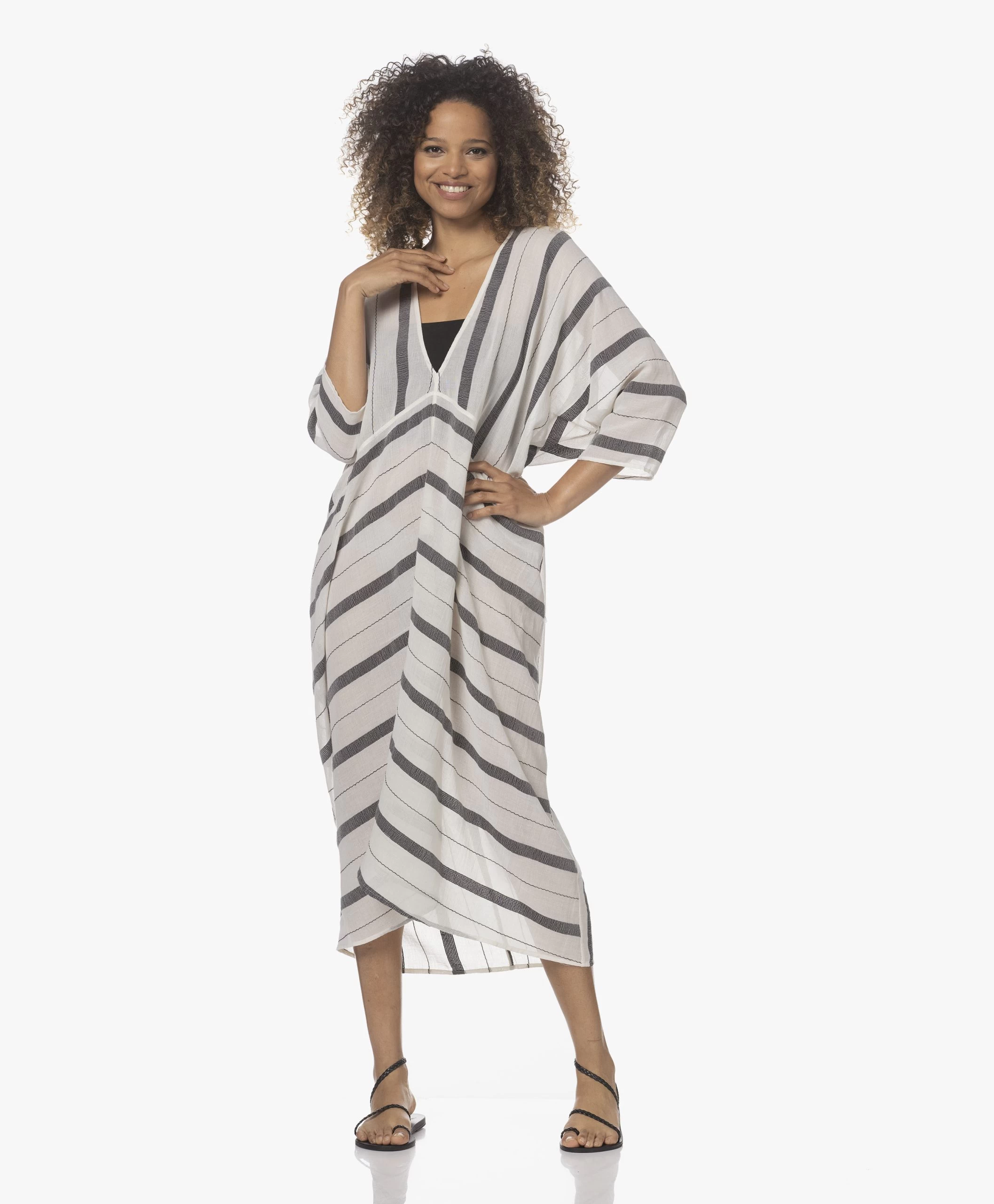 Su Paris Talia Voile Kaftan Met Jacquard Streepdessin - Zwart 3 Su Paris Talia Voile Kaftan Met Jacquard Streepdessin - Zwart