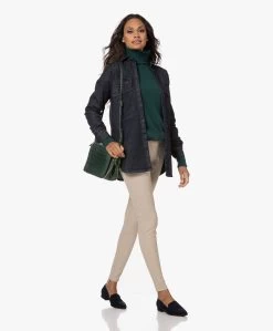 Panara Suède Instapper Met Platte Hak - Donkerblauw -Boetiek Modewinkel 220929 decb50cd f6e9 475d 856a 27d44e5af19c