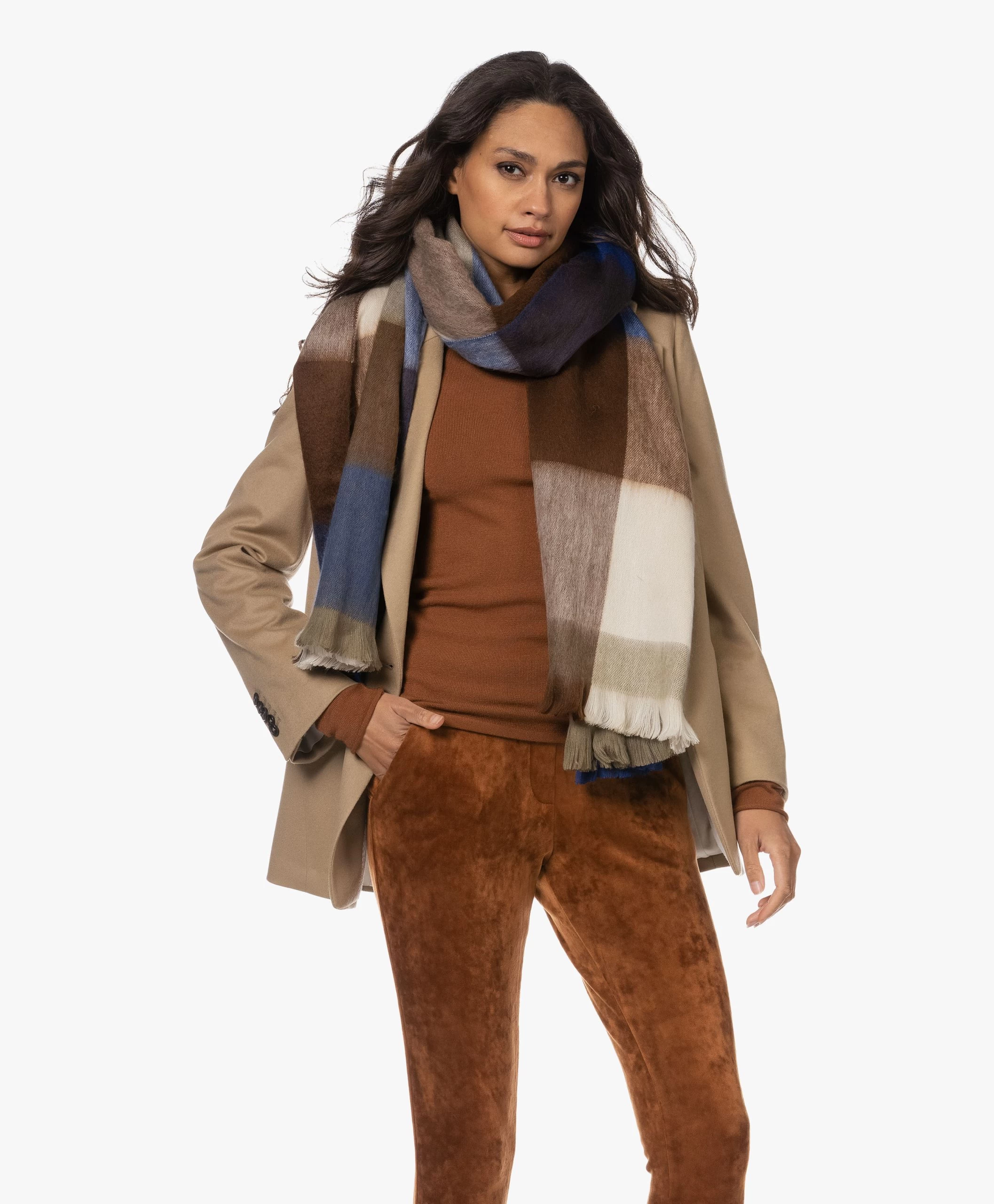 Alpaca Loca Handgemaakte Alpacamix Geblokte Sjaal - Cobalt Blue/Natural 3 Alpaca Loca Handgemaakte Alpacamix Geblokte Sjaal - Cobalt Blue/Natural