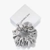 By Dariia Day Mulberry Zijden Scrunchie Medium - Zilvergrijs 1 By Dariia Day Mulberry Zijden Scrunchie Medium - Zilvergrijs -Boetiek Modewinkel 26f78498 92fd 4eef 84a0 eb59bf55ecb9