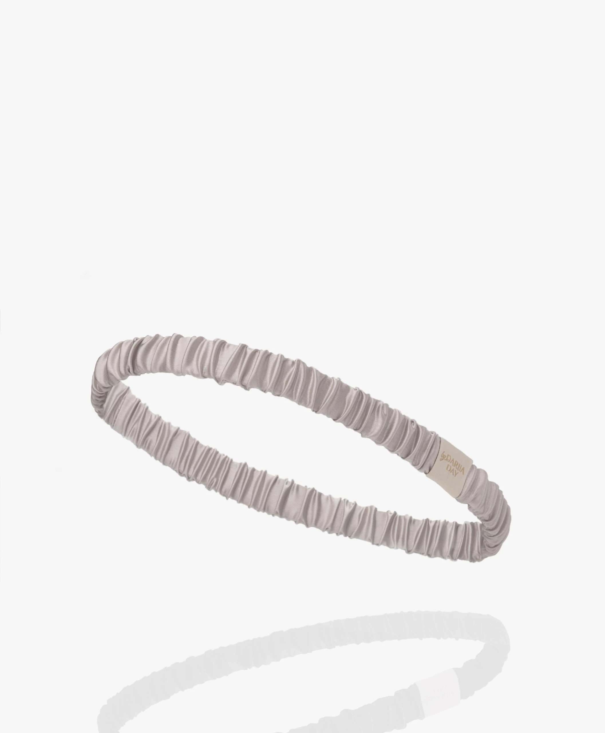 By Dariia Day Mulberry Zijden Haarband - Zilvergrijs 3 By Dariia Day Mulberry Zijden Haarband - Zilvergrijs