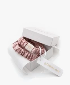 By Dariia Day Mulberry Zijden Haarband - Blush Pink -Boetiek Modewinkel 41108171 8b5f 4455 9d02 b50d95a2eb2d 02