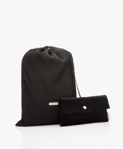 By Dariia Day Zijden Travel Set Met Luxfill Kussen - Midnight Black -Boetiek Modewinkel 441e29d8 4eea 4ae9 a626 0415972dd875 02