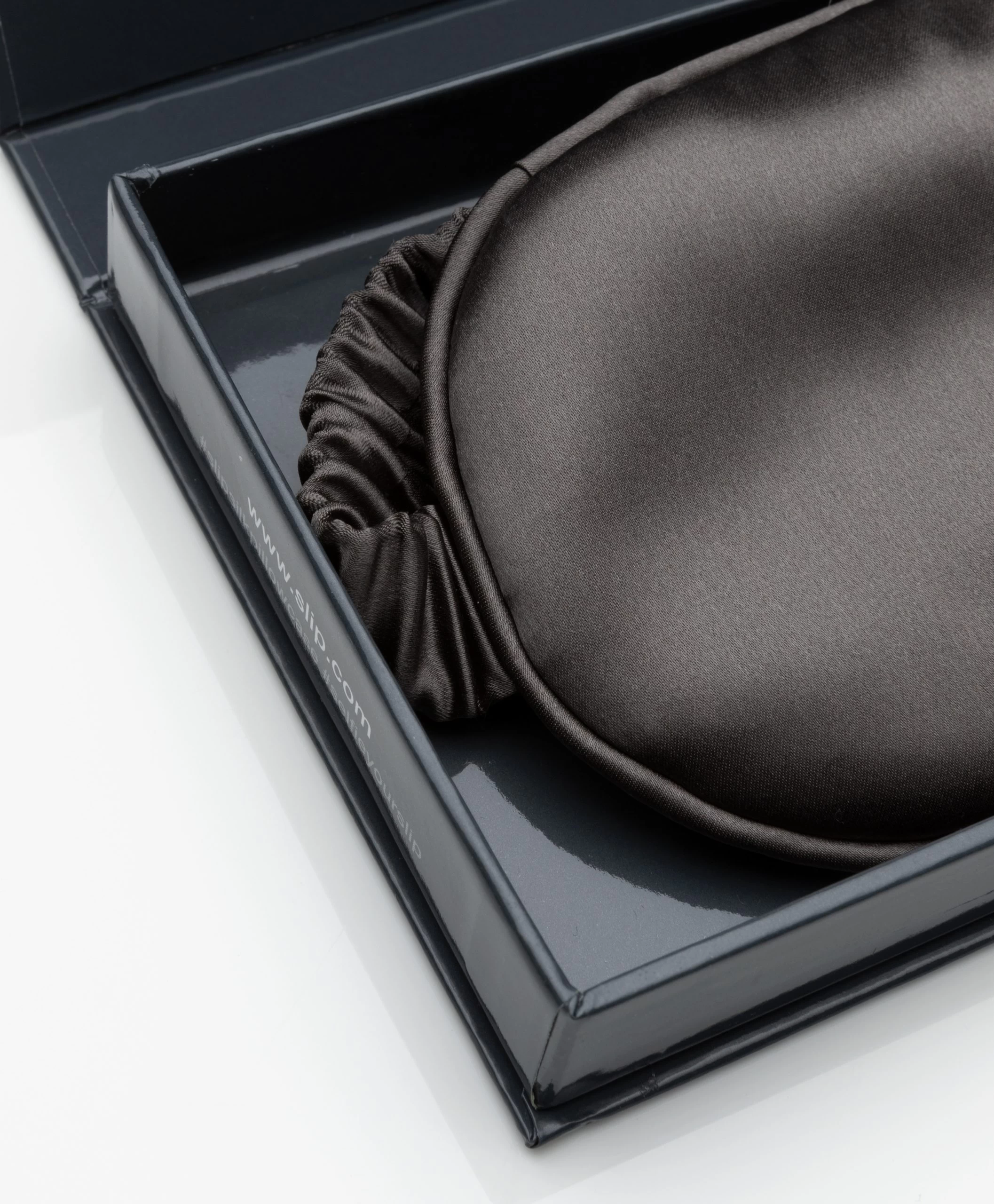 Slip™ Mulberry Zijden Slaapmasker - Charcoal 4 Slip™ Mulberry Zijden Slaapmasker - Charcoal - Afbeelding 2