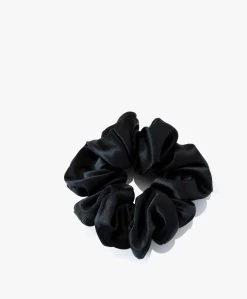 By Dariia Day Mulberry Zijden Scrunchie Medium - Midnight Black 7 By Dariia Day Mulberry Zijden Scrunchie Medium - Midnight Black -Boetiek Modewinkel 55108c76 afc7 4c94 80e1 b98f81fc8df1
