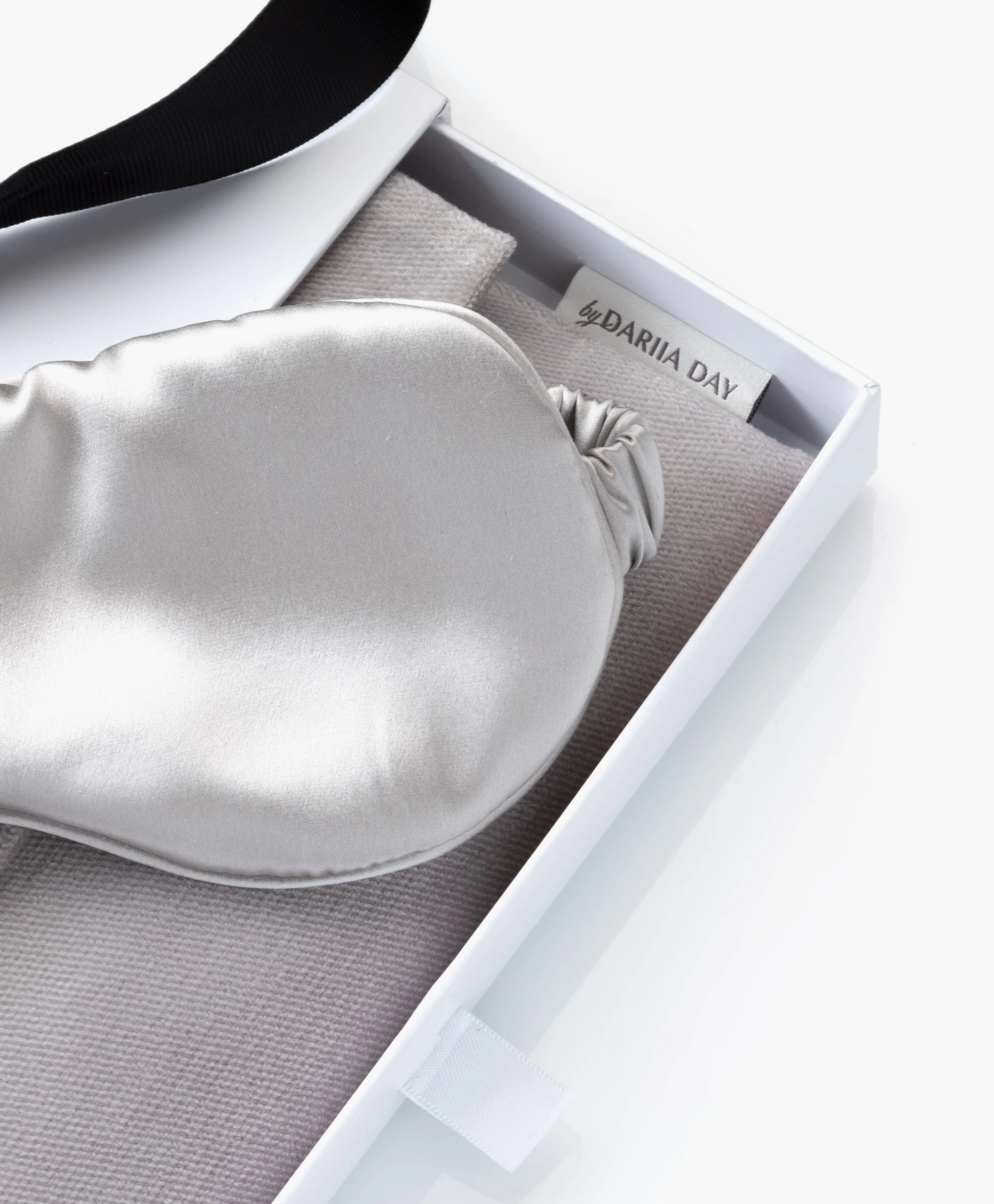 By Dariia Day Mulberry Zijden Slaapmasker - Zilvergrijs 5 By Dariia Day Mulberry Zijden Slaapmasker - Zilvergrijs - Afbeelding 3