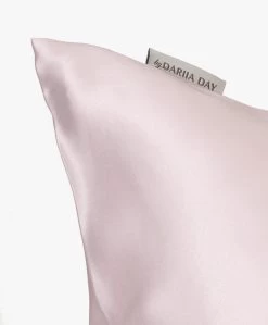 By Dariia Day Mulberry Zijden Kussensloop - Blush Pink 10 By Dariia Day Mulberry Zijden Kussensloop - Blush Pink -Boetiek Modewinkel 87e18d1b 0e7d 4639 a2df 71a00a00214c