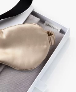 By Dariia Day Mulberry Zijden Slaapmasker - French Beige 13 By Dariia Day Mulberry Zijden Slaapmasker - French Beige -Boetiek Modewinkel 91e7f0ce bb81 4bb6 9808 8b0748f23279