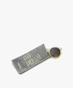 Izipizi Sun #M Zonnebril - Quiet Green/Grijze Glazen 11 Izipizi Sun #M Zonnebril - Quiet Green/Grijze Glazen -Boetiek Modewinkel 9a456bff 0878 47f1 985d 0b25f3a2cf18 01