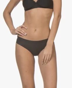 Hanro Invisible Cotton Midi Slip - Zwart 15 Hanro Invisible Cotton Midi Slip - Zwart -Boetiek Modewinkel HANRO Invisible Cotton Midi Slip Zwart 44