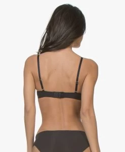 Hanro Invisible Cotton Midi Slip - Zwart 12 Hanro Invisible Cotton Midi Slip - Zwart -Boetiek Modewinkel HANRO Invisible Cotton Midi Slip Zwart 49