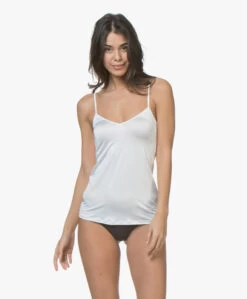 Hanro Satin Deluxe Spaghetti Top - Off-White 13 Hanro Satin Deluxe Spaghetti Top - Off-White -Boetiek Modewinkel HANRO Satin Deluxe Spaghetti Top Off white 27
