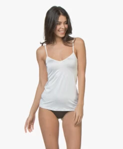 Hanro Satin Deluxe Spaghetti Top - Off-White 11 Hanro Satin Deluxe Spaghetti Top - Off-White -Boetiek Modewinkel HANRO Satin Deluxe Spaghetti Top Off white 28