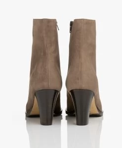 Panara Suède Enkellaars Met Hak - Taupe 11 Panara Suède Enkellaars Met Hak - Taupe -Boetiek Modewinkel Panara Sude Enkellaars met Hak Taupe 353