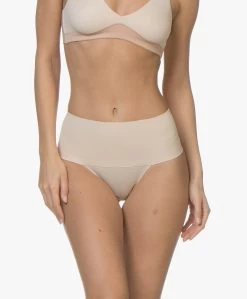 Spanx® Undie-Tectable String - Soft Nude 11 Spanx® Undie-Tectable String - Soft Nude -Boetiek Modewinkel SPANX Undie Tectable String Soft Nude 04