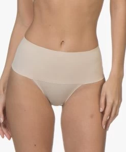 Spanx® Undie-Tectable String - Soft Nude 14 Spanx® Undie-Tectable String - Soft Nude -Boetiek Modewinkel SPANX Undie Tectable String Soft Nude 06