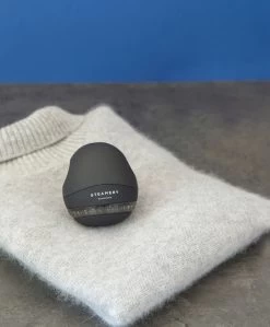 Steamery Pilo Draadloze Wol Ontpiller - Zwart -Boetiek Modewinkel Steamery Pilo Wolontpiller Zwart 02