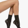 Wolford Shield Print Sokken - Zwart 1 Wolford Shield Print Sokken - Zwart -Boetiek Modewinkel Wolford Shield Sokken Zwart 03