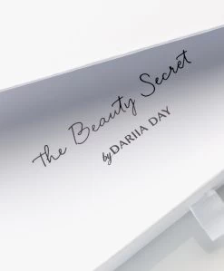 By Dariia Day Mulberry Zijden Slaapmasker - Powder White 13 By Dariia Day Mulberry Zijden Slaapmasker - Powder White -Boetiek Modewinkel aa04bc29 659f 4543 8a0d 5725b2f65dc1