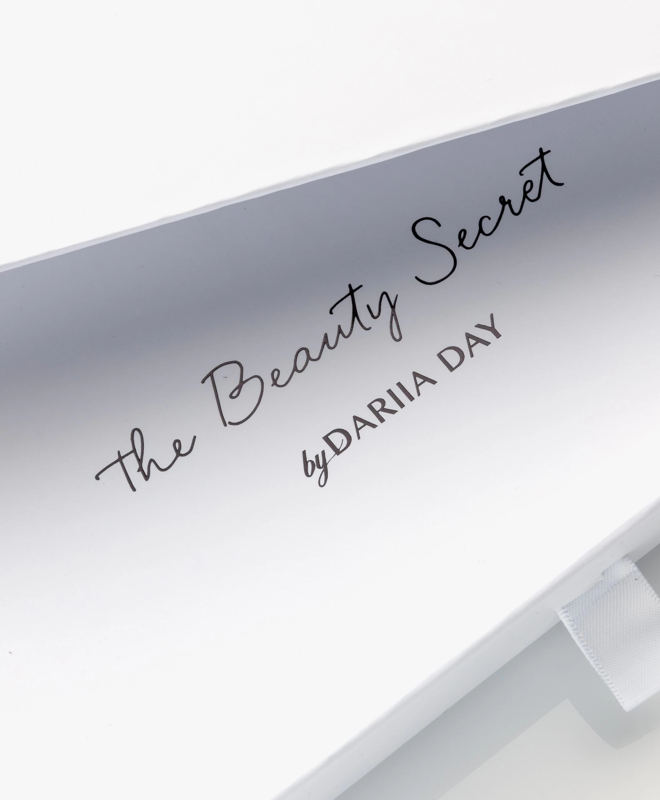 By Dariia Day Mulberry Zijden Slaapmasker - Powder White 8 By Dariia Day Mulberry Zijden Slaapmasker - Powder White - Afbeelding 6