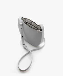 Monk & Anna Farou Half Moon Vegan Cross-Body Tas - Fog 12 Monk & Anna Farou Half Moon Vegan Cross-Body Tas - Fog -Boetiek Modewinkel abe1ae41 35f1 4d84 9696 5984692e89ed 01