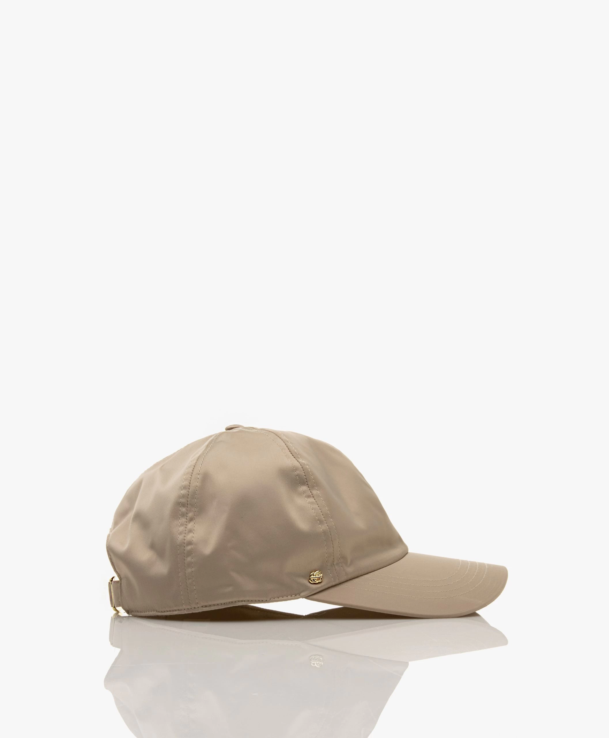 By Malene Birger Aubriel Satijnen Pet - Licht Zand 7 By Malene Birger Aubriel Satijnen Pet - Licht Zand - Afbeelding 5