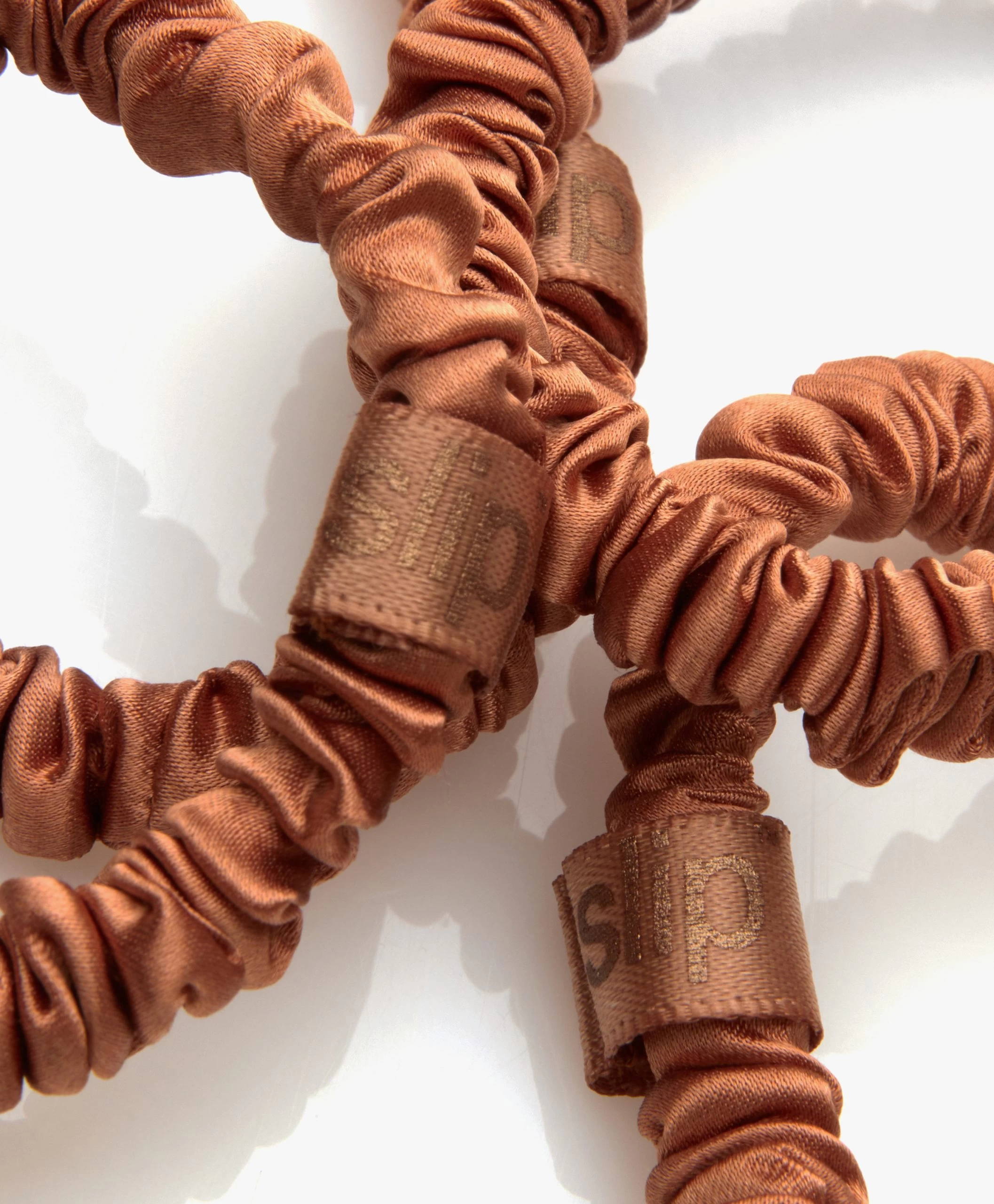 Slip™ 4-Pack Skinnies Zijden Scrunchies - Copper 4 Slip™ 4-Pack Skinnies Zijden Scrunchies - Copper - Afbeelding 2