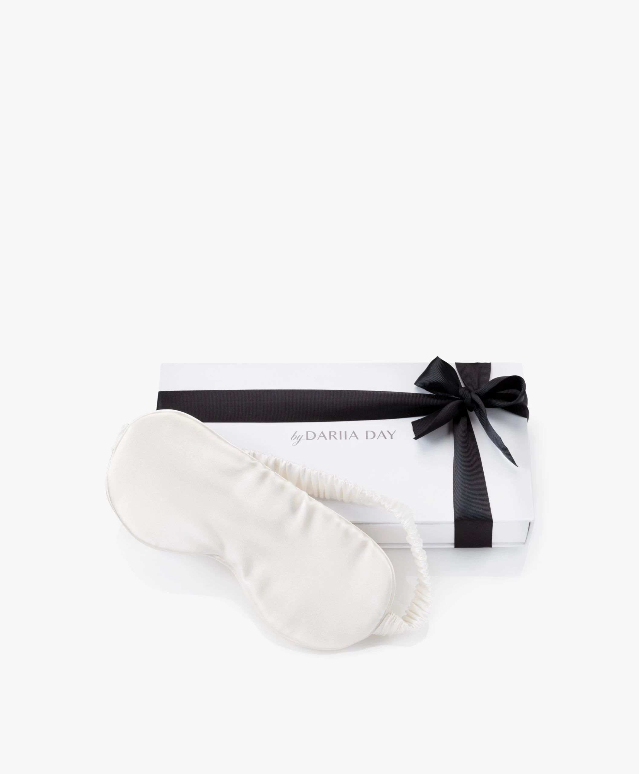 By Dariia Day Mulberry Zijden Slaapmasker - Powder White 4 By Dariia Day Mulberry Zijden Slaapmasker - Powder White - Afbeelding 2