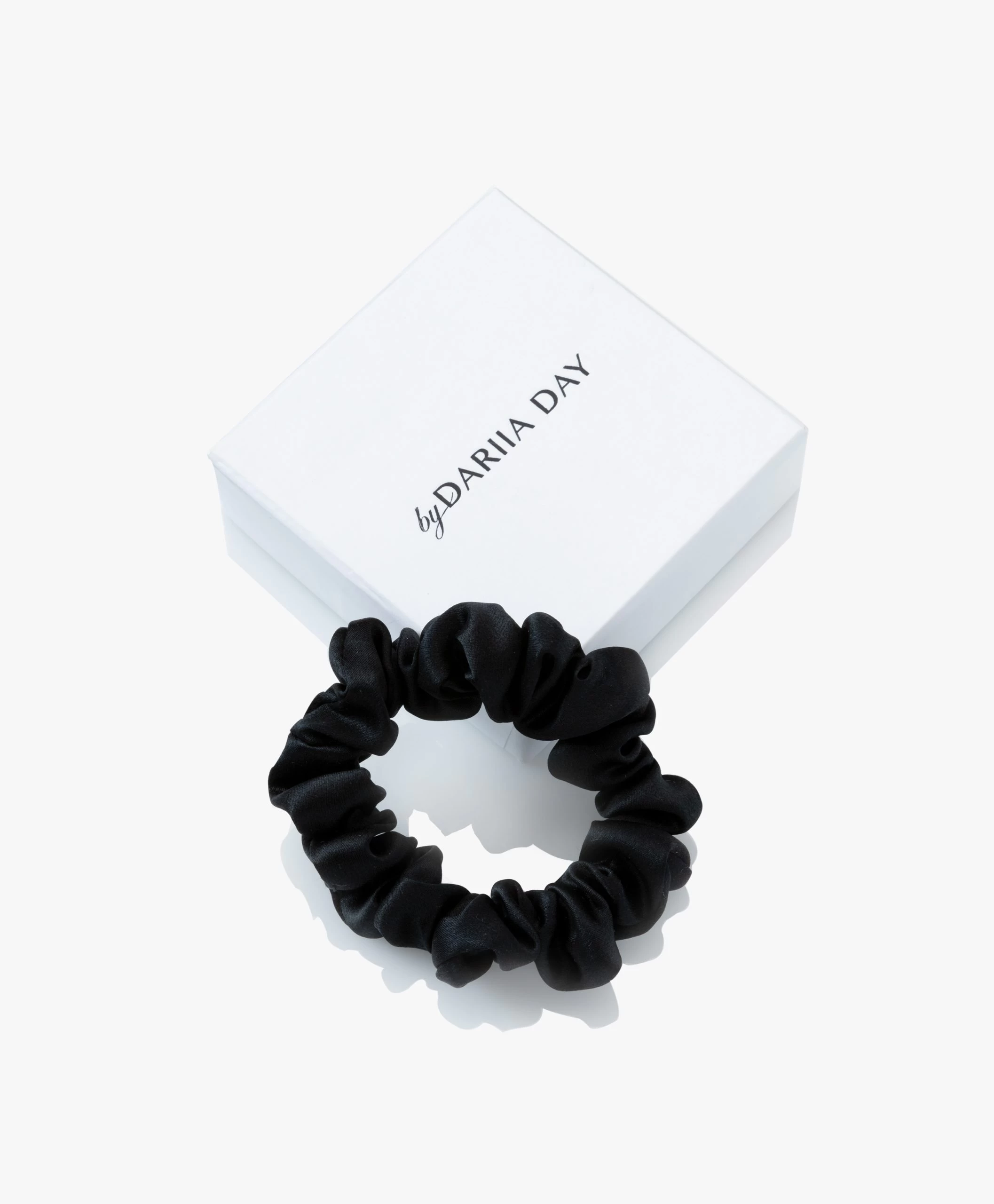 By Dariia Day Mulberry Zijden Scrunchie Small - Midnight Black 3 By Dariia Day Mulberry Zijden Scrunchie Small - Midnight Black